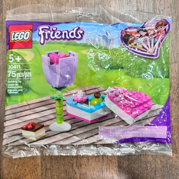 3 NEW Mini Lego Sets Apple 40215 Racing Car 40328 Chocolate Box & Flower 30411 - Picture 6 of 7